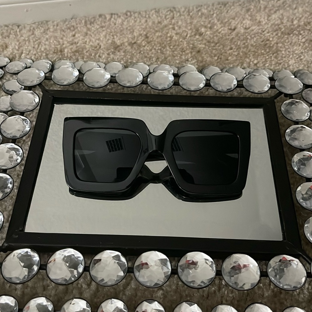 Black Square Shaped Sunglasses
